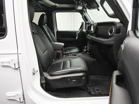 Used 2024 Jeep Wrangler Sahara image 43