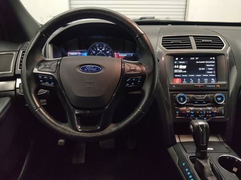Used 2018 Ford Explorer XLT w/ Equipment Group 201A AWD/4WD image 22