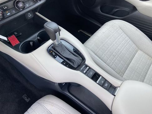 Used 2025 Honda HR-V LX image 24