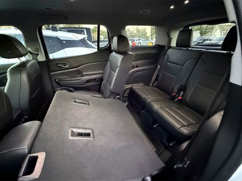 Used 2023 GMC Acadia SLT image 9