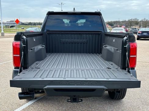 Used 2025 Toyota Tacoma SR5 image 7