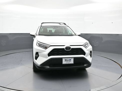 Used 2021 Toyota RAV4 XLE AWD/4WD image 2