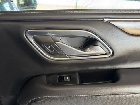 Used 2023 Chevrolet Suburban Premier image 37