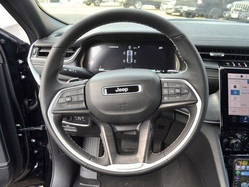 New 2025 Jeep Grand Cherokee Limited image 16