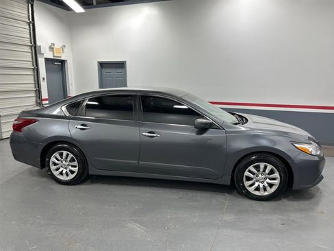 Used 2018 Nissan Altima 2.5 S w/ S Convenience Package image 6