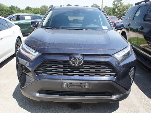 Used 2025 Toyota RAV4 XLE AWD/4WD image 2