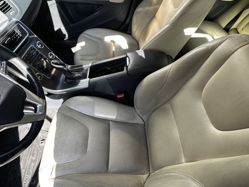 Used 2016 Volvo V60 T5 Premier w/ Convenience Package image 16