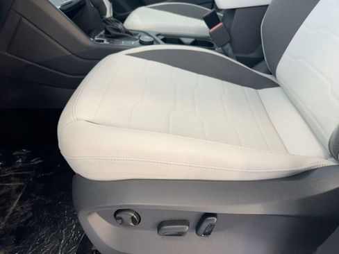 New 2026 Volkswagen Taos SE image 14