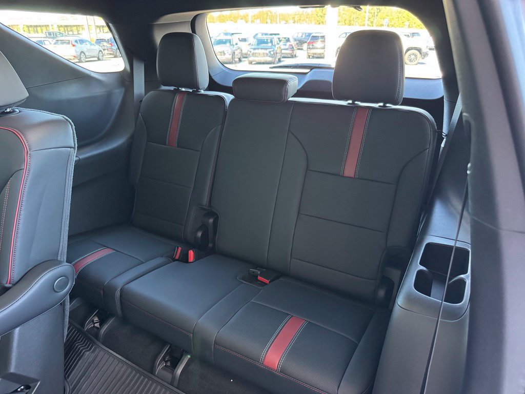 New 2027 Chevrolet Traverse RS w/ LPO, Floor Liner Package FWD image 27