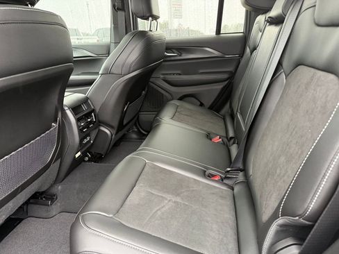 New 2025 Jeep Grand Cherokee Altitude image 25