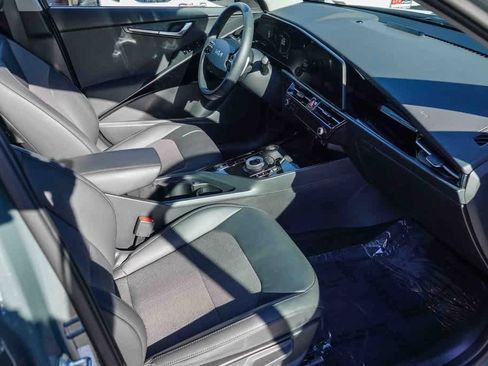 Certified 2023 Kia Niro EX image 16