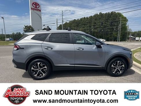 Used 2023 Kia Sportage EX AWD/4WD image 2