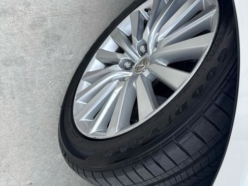 Used 2013 Lexus LS 460 w/ Comfort Pkg RWD image 2