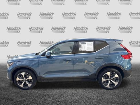 Used 2025 Volvo XC40 B5 Plus image 7