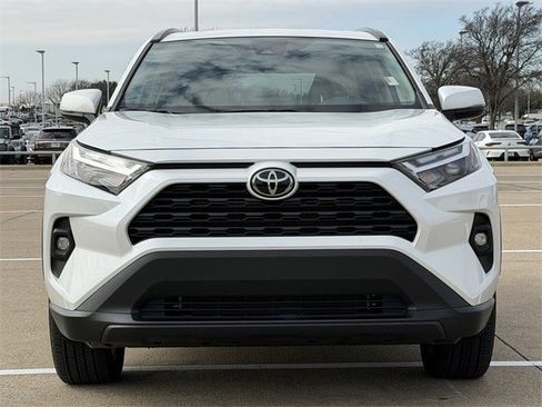 Used 2025 Toyota RAV4 XLE Premium image 8