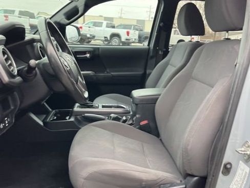 Used 2019 Toyota Tacoma TRD Sport w/ Technology Package image 36