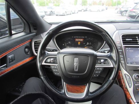 Used 2019 Lincoln Nautilus Reserve w/ Interior Protection Package AWD/4WD image 18