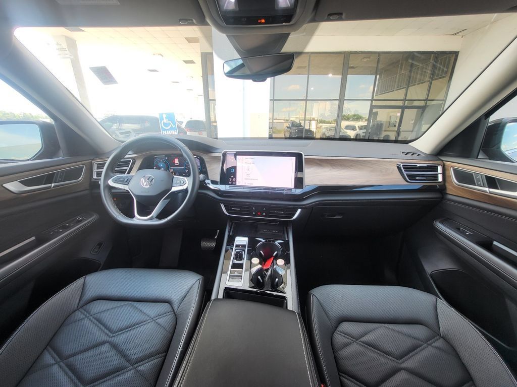 Used 2025 Volkswagen Atlas SE FWD image 14