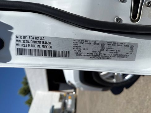 Used 2022 Jeep Compass Latitude FWD image 30