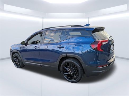 Used 2023 GMC Terrain SLE w/ Driver Convenience Package image 6