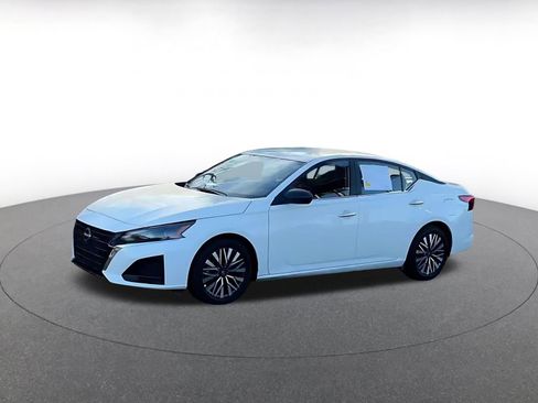 Used 2025 Nissan Altima 2.5 SV image 7