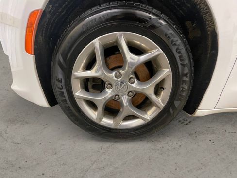 Used 2018 Chrysler Pacifica Limited image 14