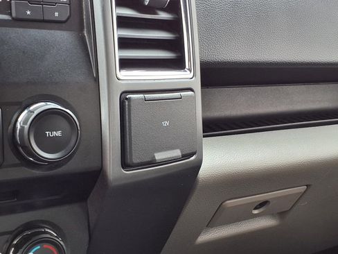 Used 2016 Ford F150 XLT image 13