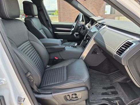 Used 2025 Land Rover Discovery Dynamic SE AWD/4WD image 21