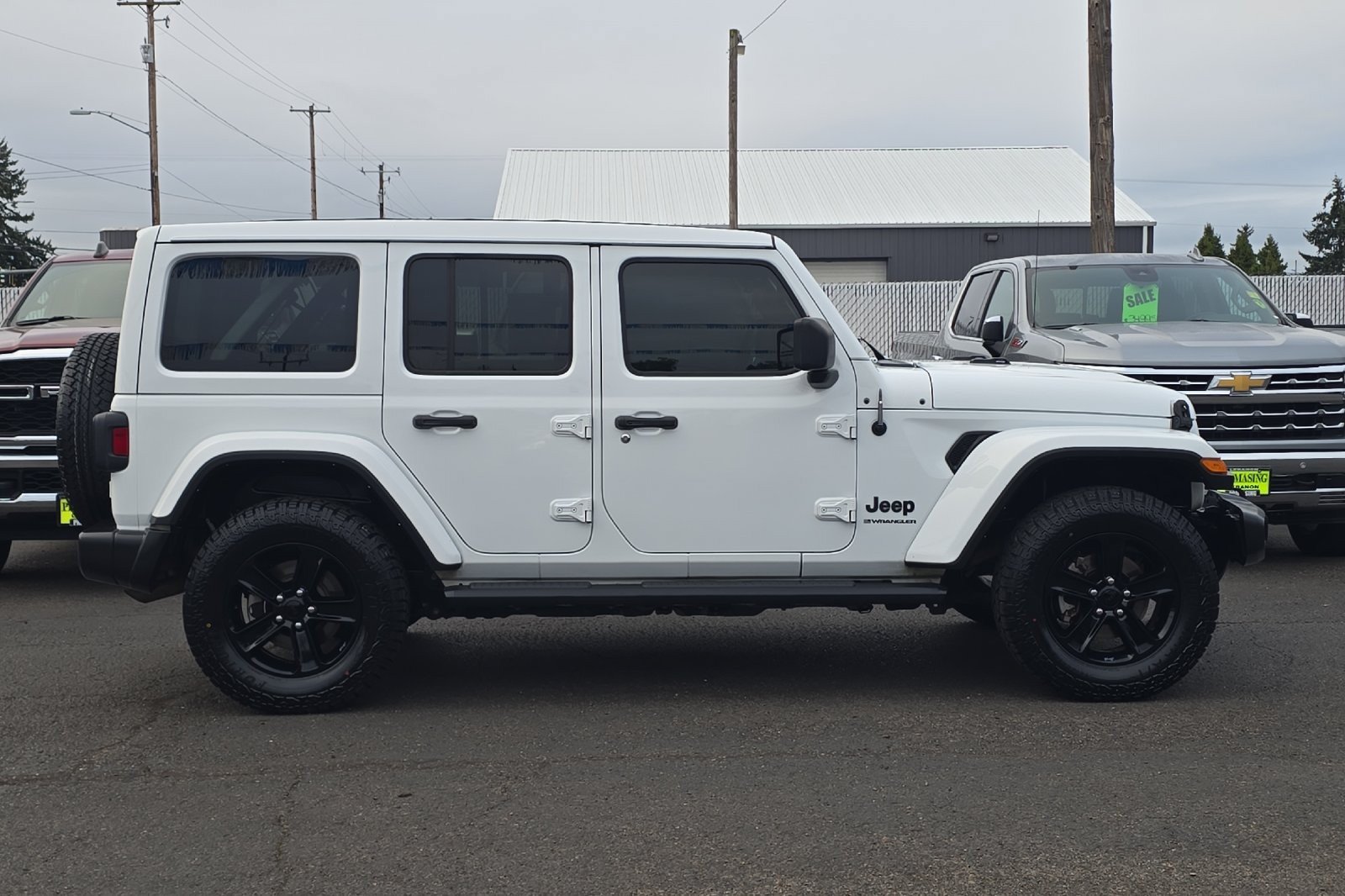 Used 2023 Jeep Wrangler Unlimited Sahara AWD/4WD image 3