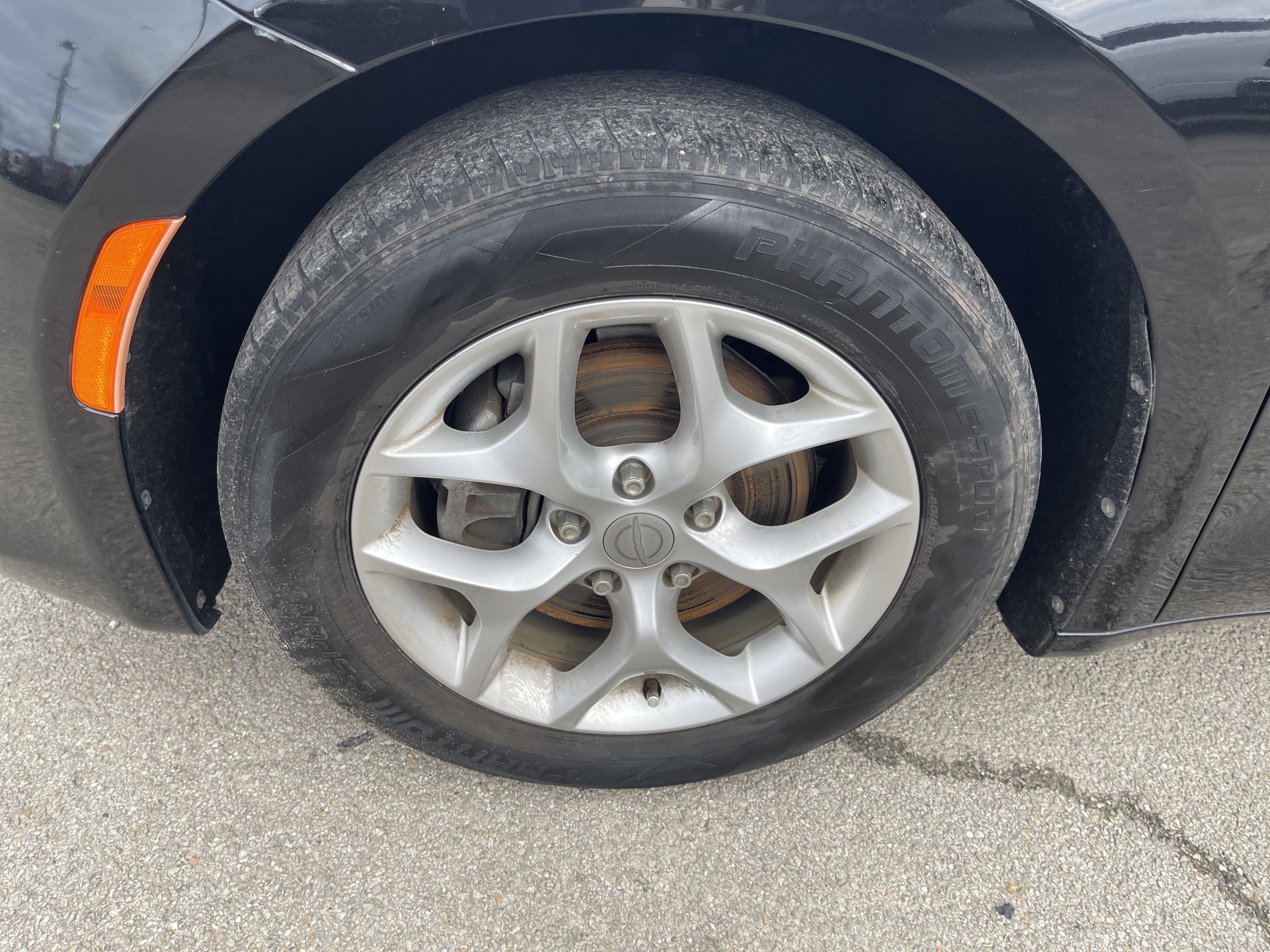 Used 2020 Chrysler Pacifica Touring-L w/ Tire & Wheel Group FWD image 14