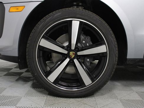 New 2026 Porsche Macan image 17
