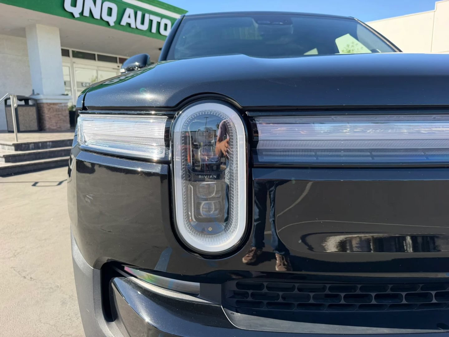 Used 2025 Rivian R1S Adventure Dual AWD/4WD image 16
