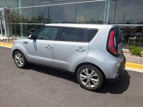 Used 2015 Kia Soul + w/ Audio Package FWD image 17