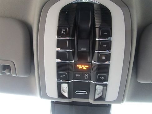Used 2014 Porsche Panamera S image 19