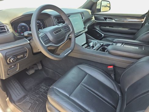 Used 2022 Jeep Wagoneer Series III AWD/4WD image 16