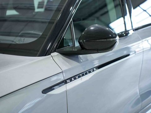 Used 2024 Lincoln Nautilus Reserve w/ Equipment Group 202A image 10