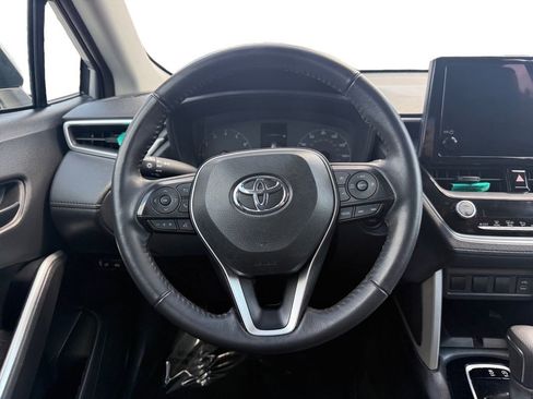 Used 2024 Toyota Corolla Cross LE image 12