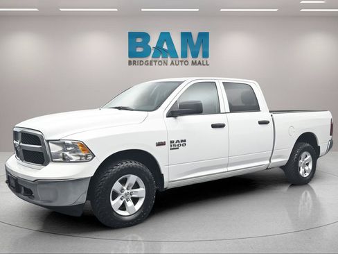 Used 2022 RAM 1500 Classic SLT w/ Protection Group AWD/4WD image 3