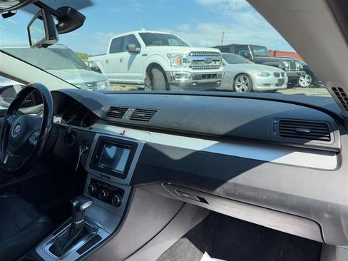 Used 2010 Volkswagen CC Sport image 11