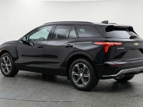 Used 2025 Chevrolet Blazer LT FWD image 6