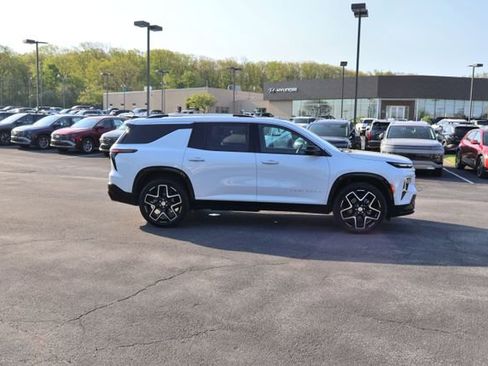 Used 2026 Chevrolet Traverse High Country w/ LPO, Floor Liner Package AWD/4WD image 8
