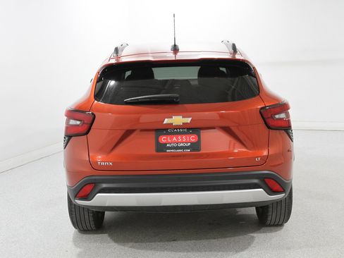 Certified 2024 Chevrolet Trax LT w/ Sunroof Package image 18
