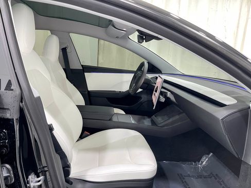 Used 2025 Tesla Model 3 Long Range AWD/4WD image 29