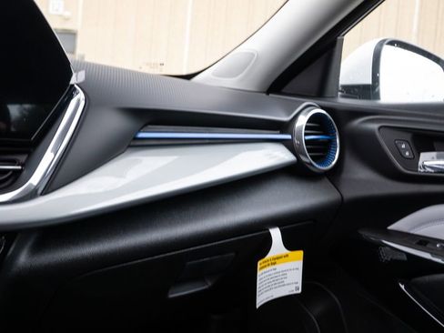 New 2025 Chevrolet Trax LT w/ Driver Confidence Package image 29