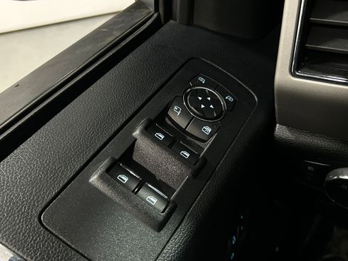 Used 2019 Ford F150 Lariat image 23