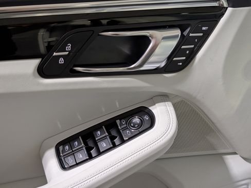 New 2026 Porsche Macan AWD/4WD image 20