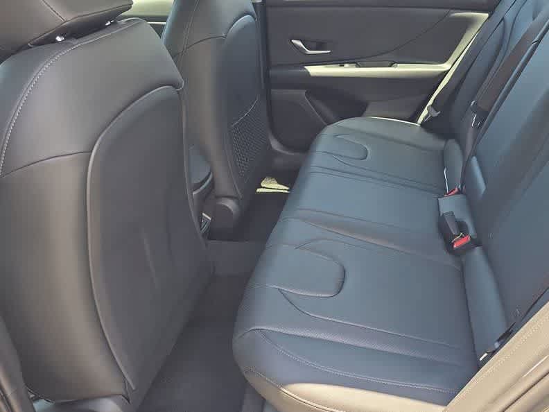 New 2026 Hyundai Elantra Limited FWD image 21