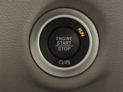 Used 2023 Chrysler Pacifica Touring-L image 20