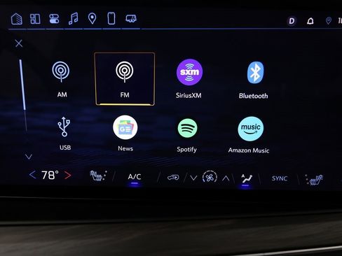 Used 2025 Chevrolet Suburban Z71 w/ Comfort Package image 32