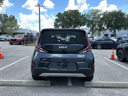 Used 2024 Kia Soul LX w/ Option Group 015 FWD image 7